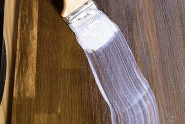 apply sealant to kitchen cabinets